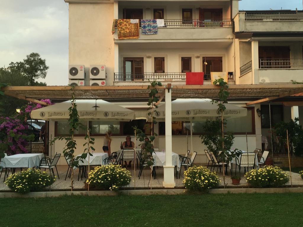 Vera Bed And Breakfast Valica Bagian luar foto